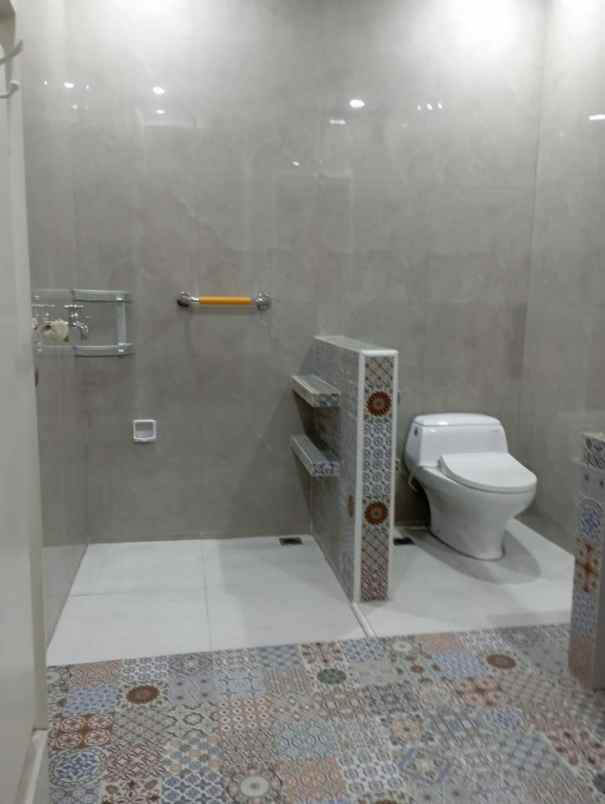 rumah kontemporer keren di komplek duren sawit