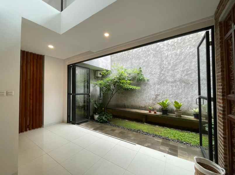 rumah mewah dalam komplek besar di lebak bulus jaksel