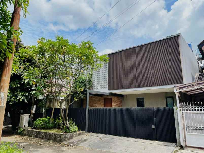 rumah mewah dalam komplek besar di lebak bulus jaksel