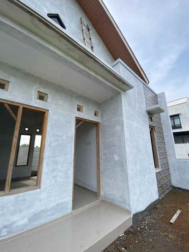 rumah mewah di solo baru