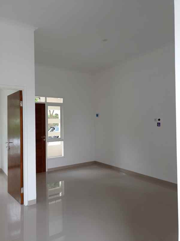 rumah mewah satu lantai di cluster mangunharjo smg