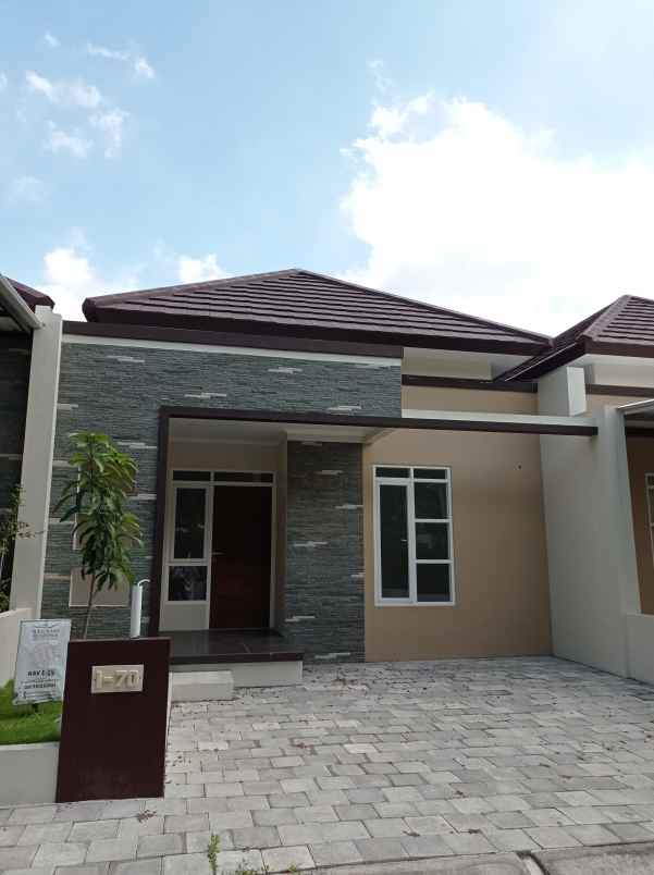 rumah mewah satu lantai di cluster mangunharjo smg