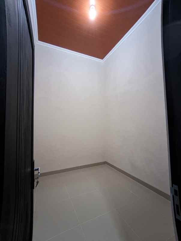 rumah minimalis bangunan baru di bekasi timur regency