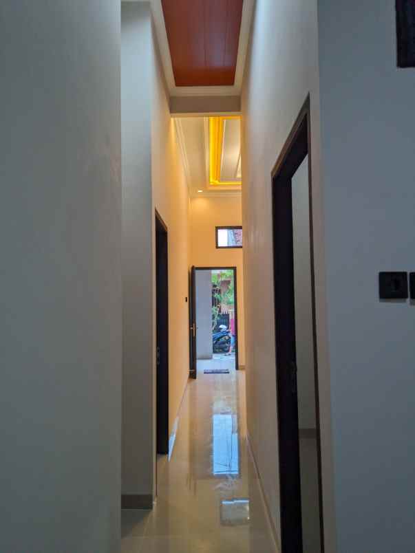 rumah minimalis bangunan baru di bekasi timur regency