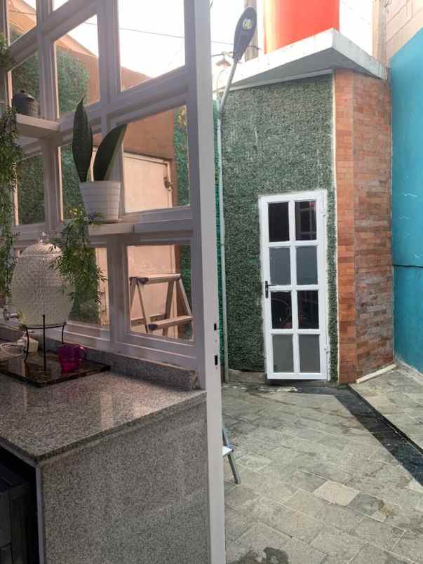 rumah minimalis dalam perumahan pancoran mas depok