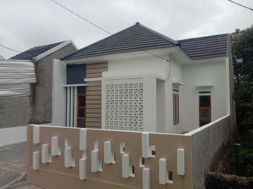 rumah modern 3 kamar tidur di pakuhaji bandung barat