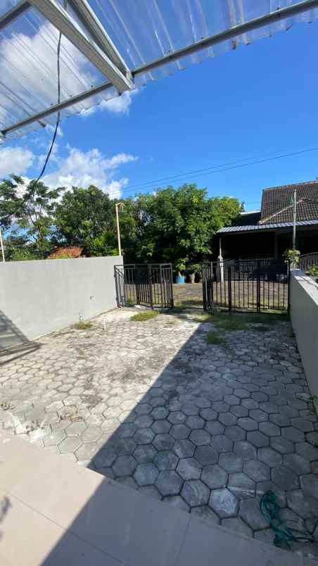 rumah modern 4 kamar tidur di sleman