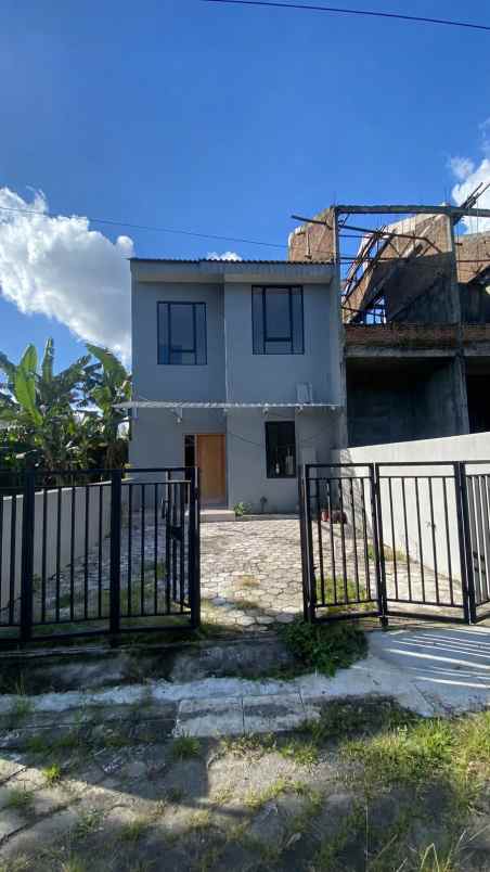 rumah modern 4 kamar tidur di sleman