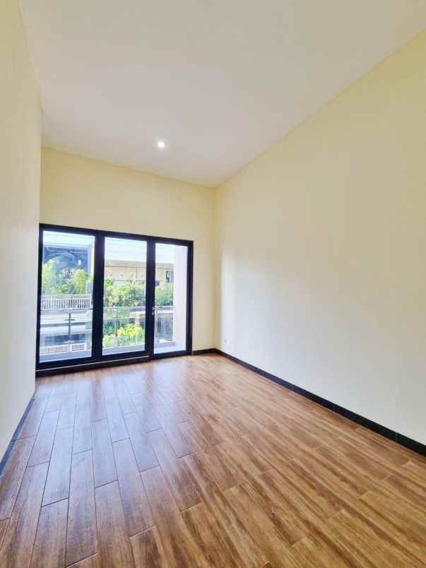 rumah mulyosari tengah new minimalis