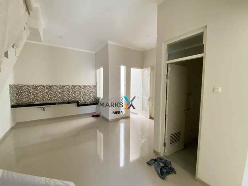 rumah on progress babatan pantai jalan utama komplek