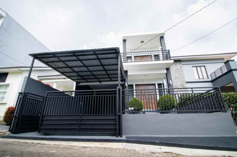 rumah pool indor dalam perumahan lembang bandung utara