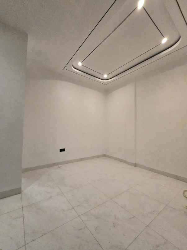 rumah ready non cluster dgn rooftop di cipinang