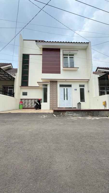 rumah ready stock 2 lantai lokasi di pandanwangi