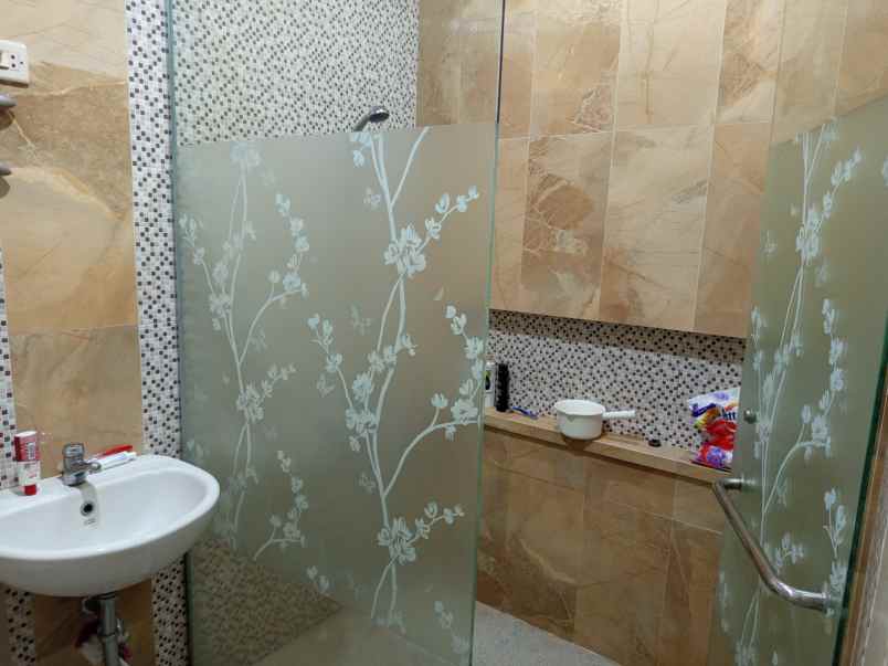 rumah rp1 5 m di kompleks elit ada waterpark