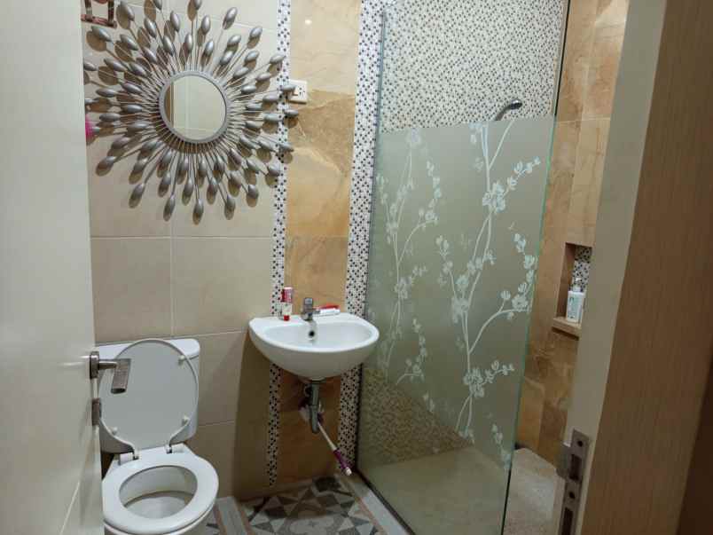 rumah rp1 5 m di kompleks elit ada waterpark