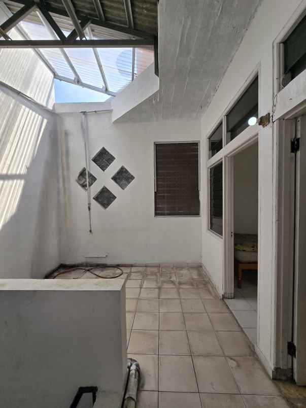 rumah second dalam komplek di pondok bambu jaktim