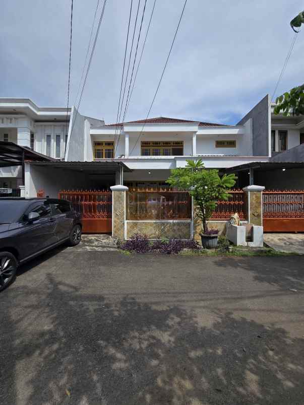 rumah second dalam komplek di pondok bambu jaktim