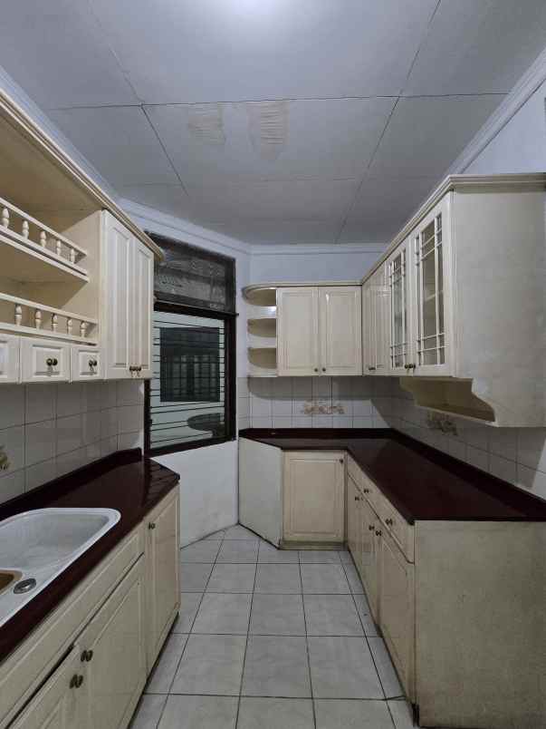 rumah second dalam komplek di pondok bambu jaktim