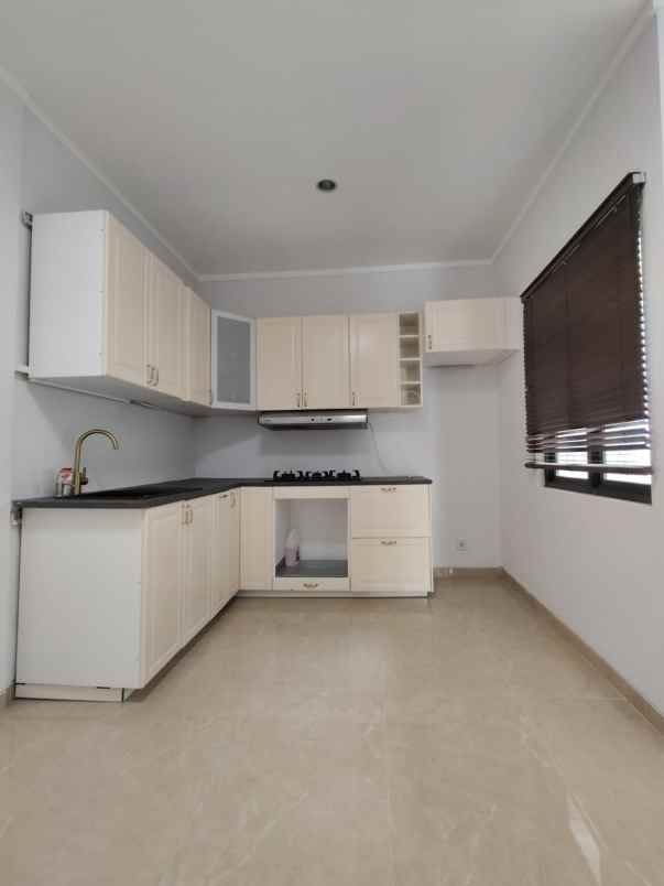 rumah second dalam komplek perumahan di ciracas jaktim