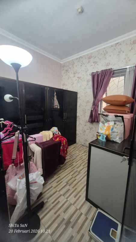 rumah second dengan tanah luas di pancoran mas depok