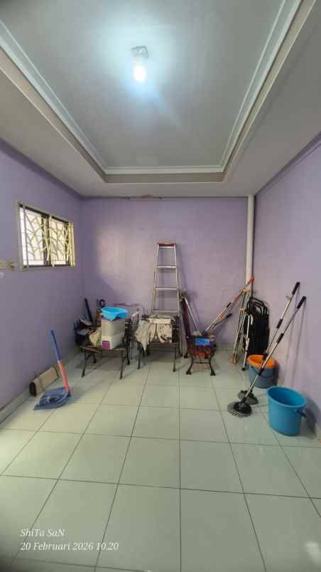 rumah second dengan tanah luas di pancoran mas depok