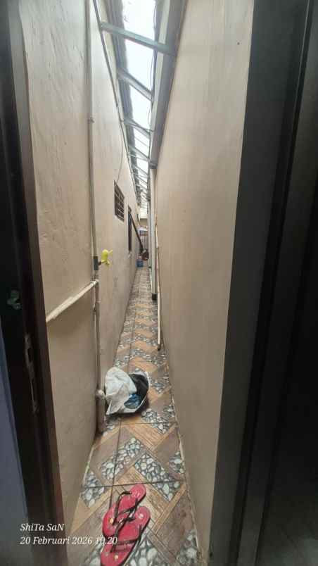 rumah second dengan tanah luas di pancoran mas depok