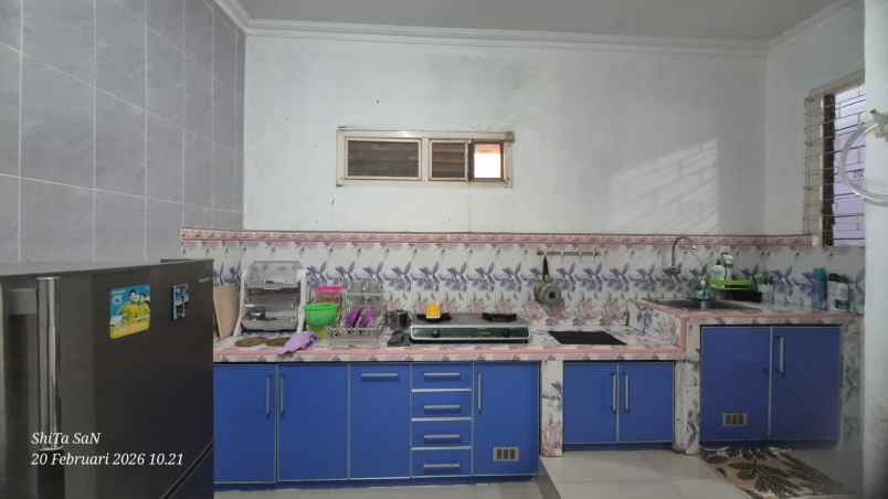 rumah second dengan tanah luas di pancoran mas depok