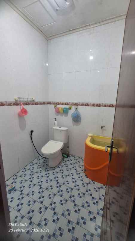 rumah second dengan tanah luas di pancoran mas depok