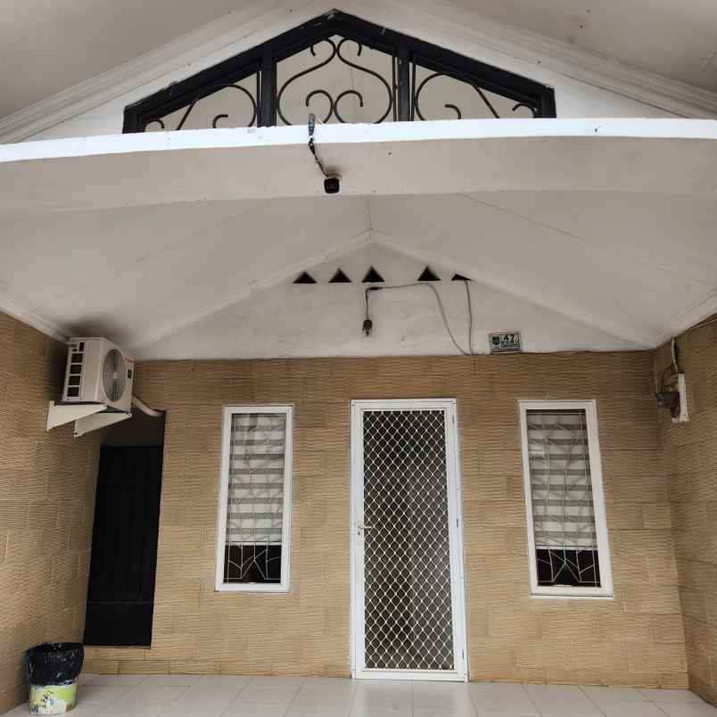 rumah second dengan tanah luas di pancoran mas depok