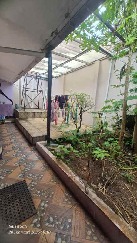rumah second dengan tanah luas di pancoran mas depok