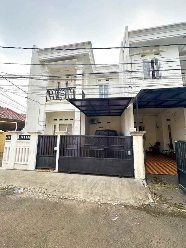 rumah second hook di pondok kelapa jakarta timur
