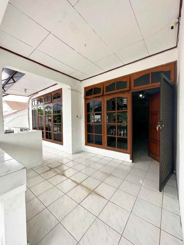 rumah second luas strategis di pulomas jakarta timur