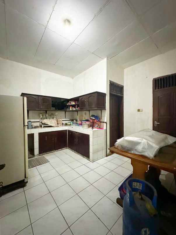 rumah second luas strategis di pulomas jakarta timur