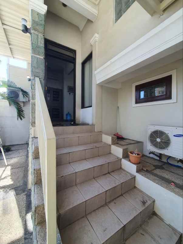 rumah second minimalis di mulyosari