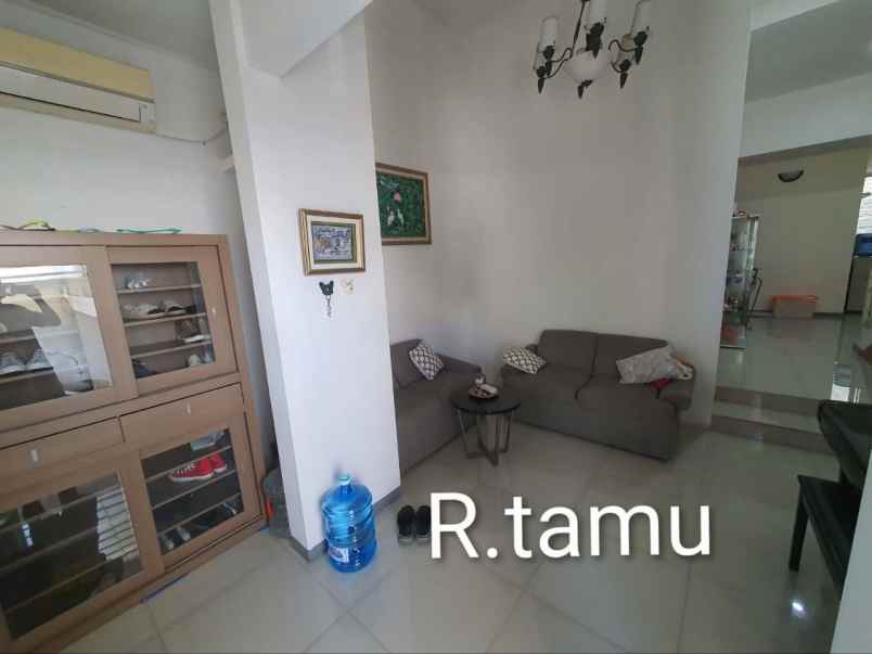 rumah second minimalis di mulyosari