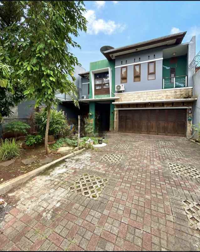 rumah seken tanah luas di pancoran jakarta selatan