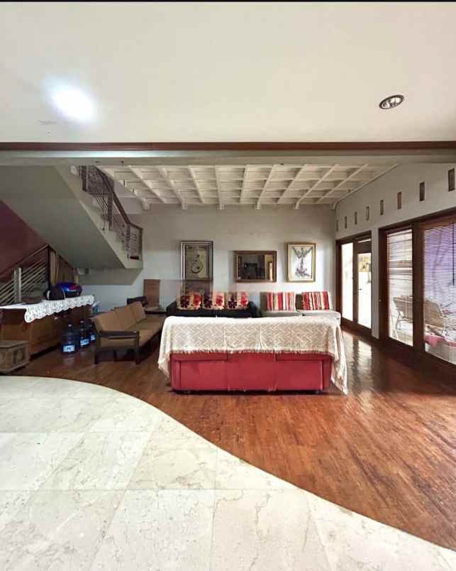 rumah seken tanah luas di pancoran jakarta selatan