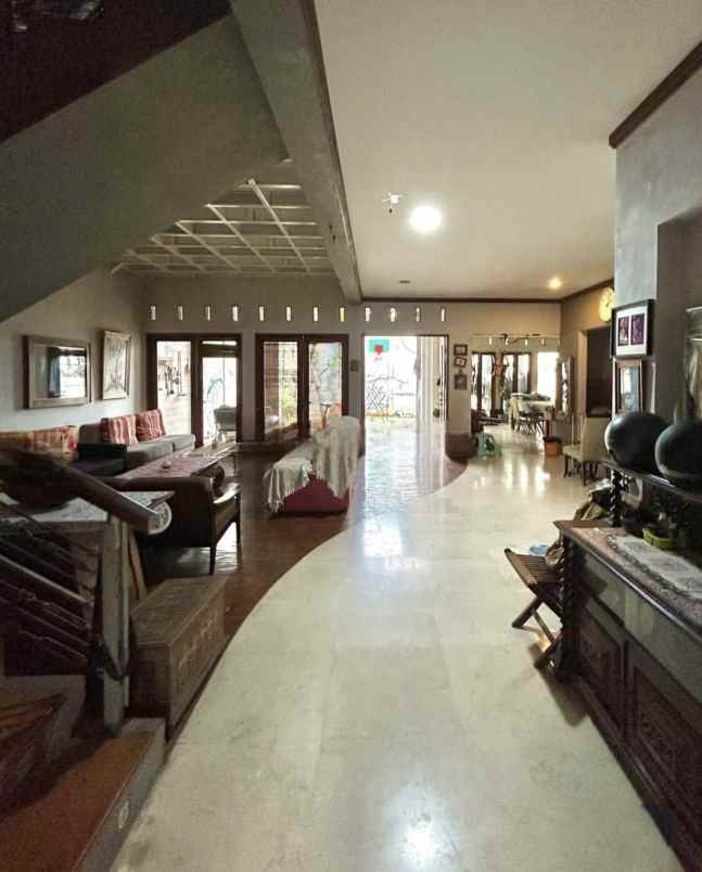 rumah seken tanah luas di pancoran jakarta selatan