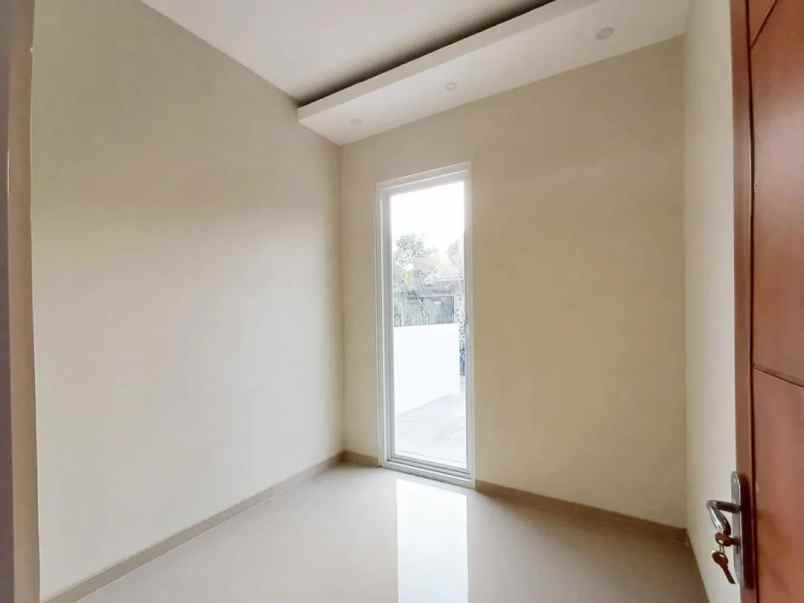 rumah siap huni carport lebar di kalasan sleman