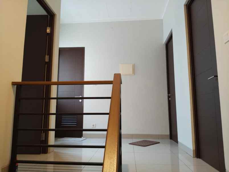 rumah siap huni cluster burgundy summarecon bekasi