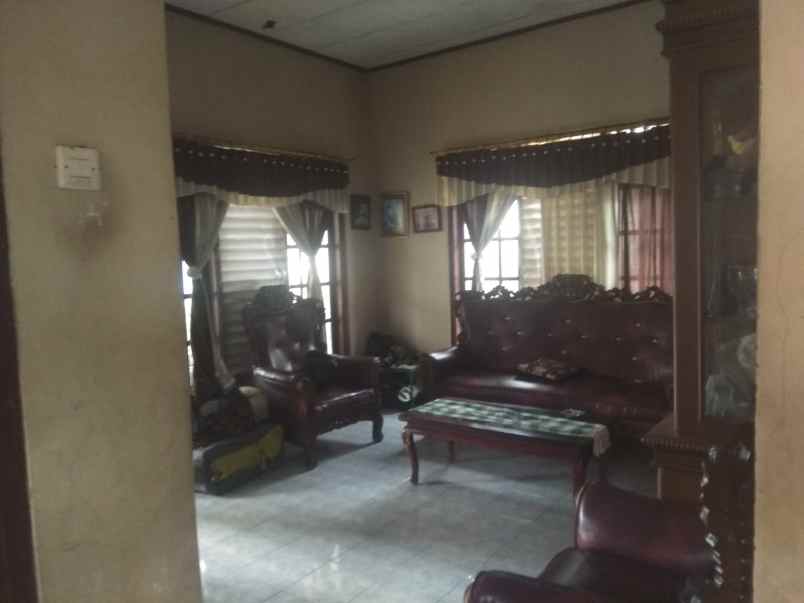 rumah strategis pinggir jln nasional