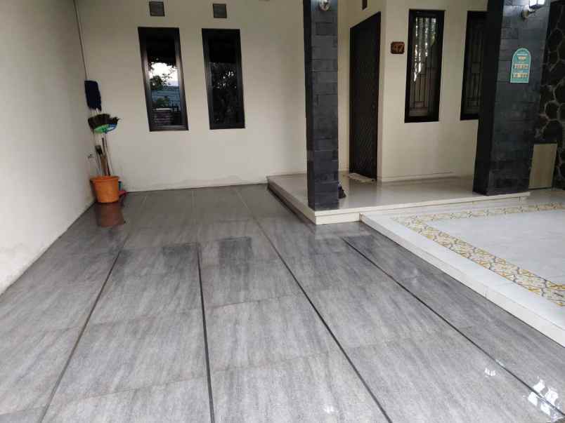 rumah sukolilo dian regency siap huni