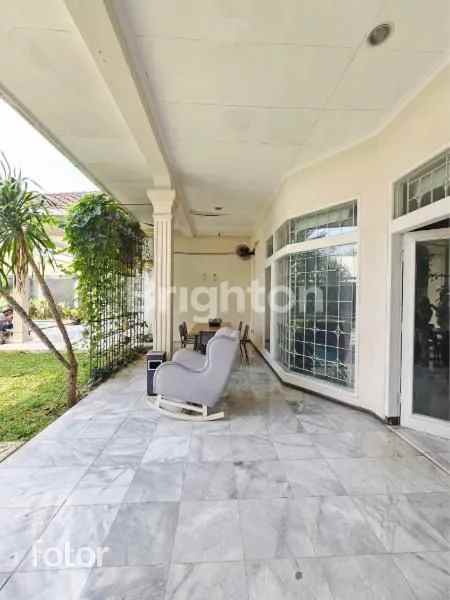 rumah super mahal nyaman serta luas plus kolam renang