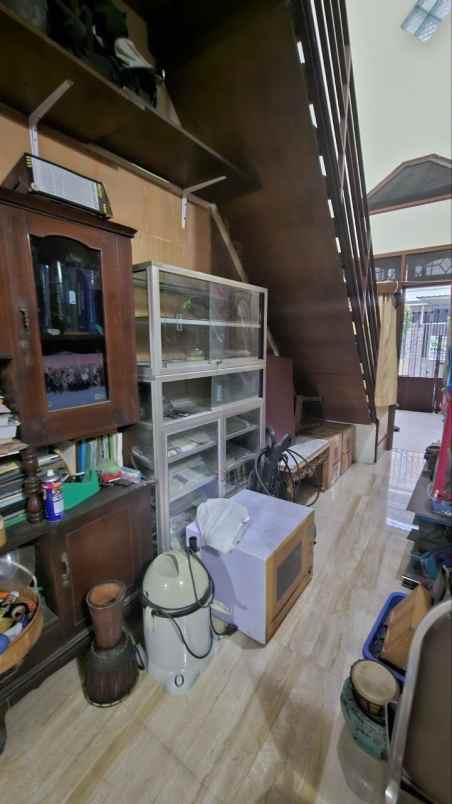rumah sutorejo selatan strategis galvalum granit