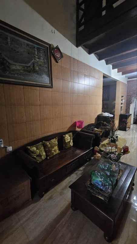 rumah sutorejo selatan strategis galvalum granit