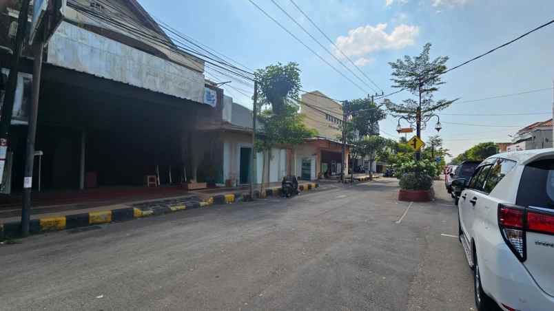 rumah tinggal dan toko hitung tanah 2 lantai di madiun