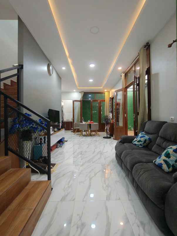 rumah tumbuh secondary bagus di ciracas jaktim