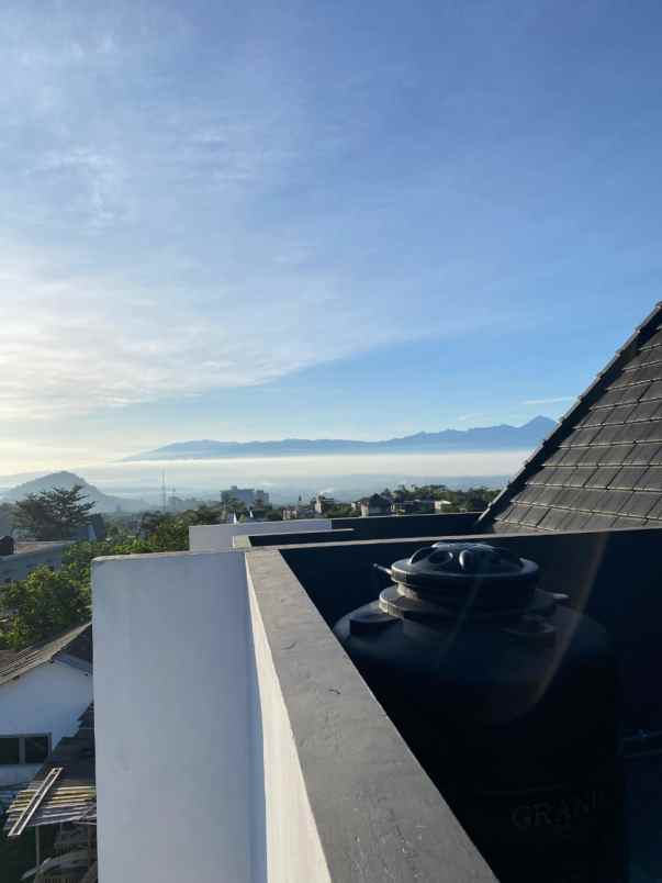 rumah villa siap huni lokasi di batu