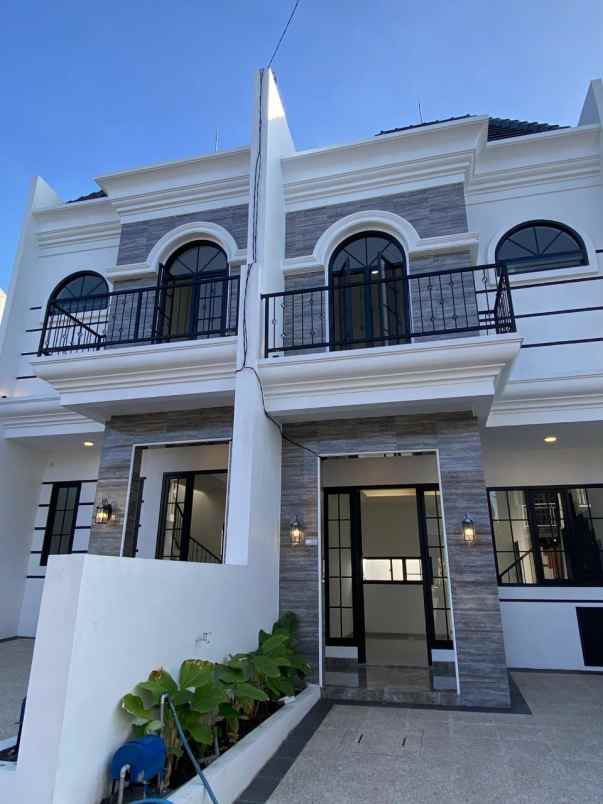 rumah villa siap huni lokasi di batu