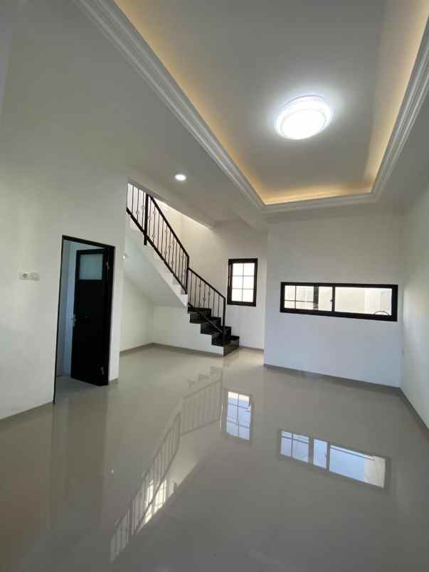 rumah villa siap huni lokasi di batu
